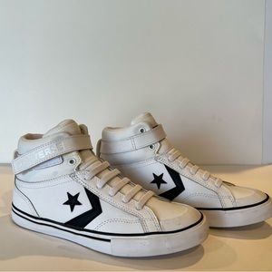 Woman’s/Youth Converse Pro Blaze Sneaker - Size 6 Y- Women’s 7.5 Black White